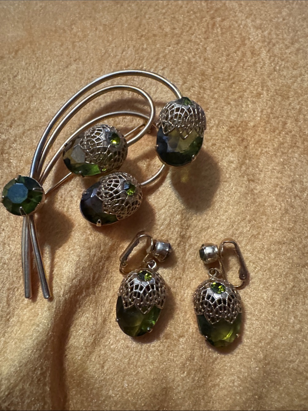 Sarah Coventry gold tone Green Crystal Filigree Brooch and Drop Earrings Set